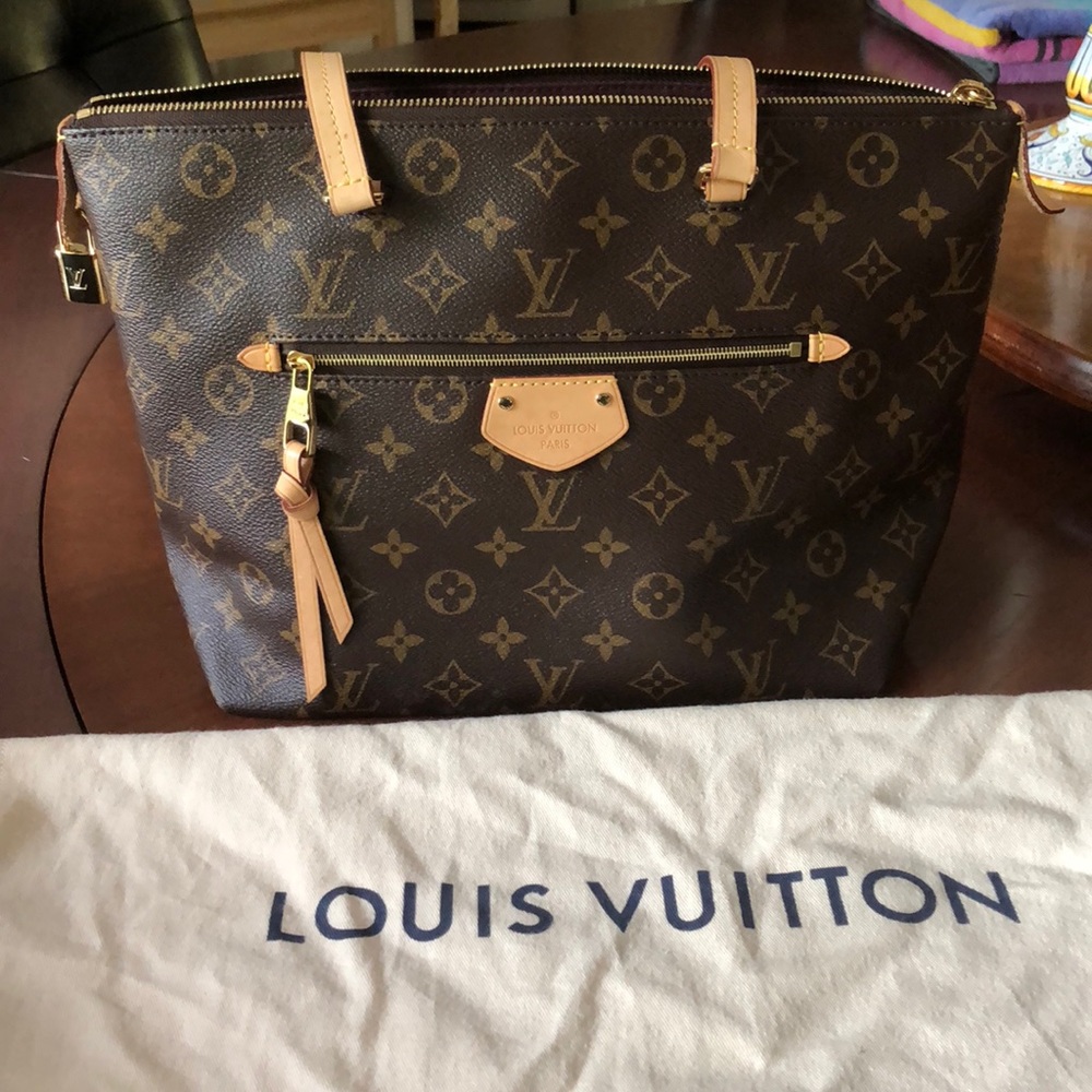 Louis Vuitton IENA PM.